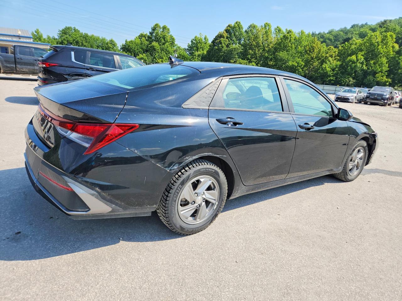 2024 Hyundai Elantra Se - Фото 3