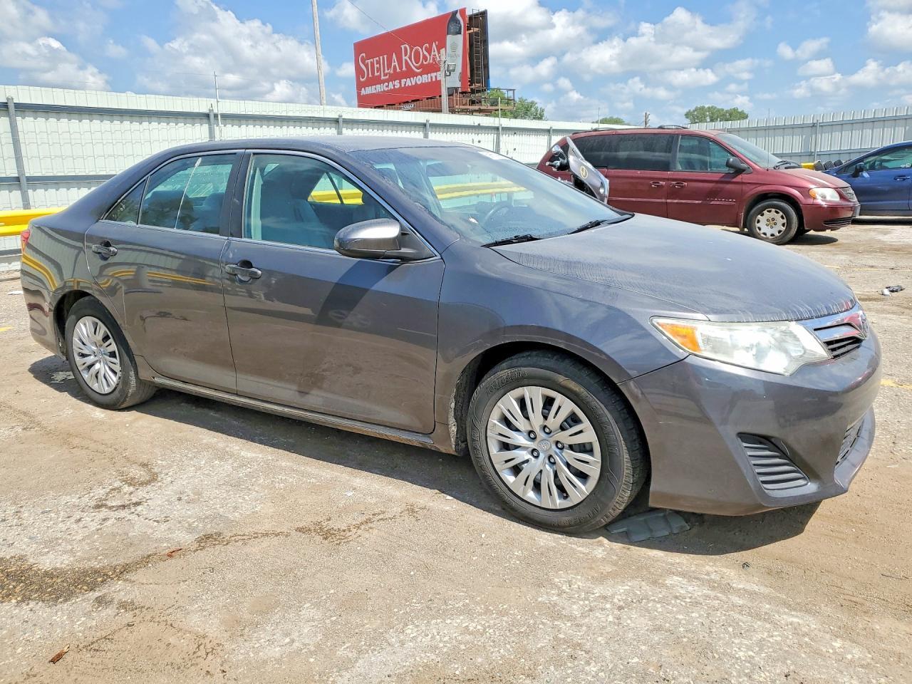 2013 Toyota Camry Le - Фото 4