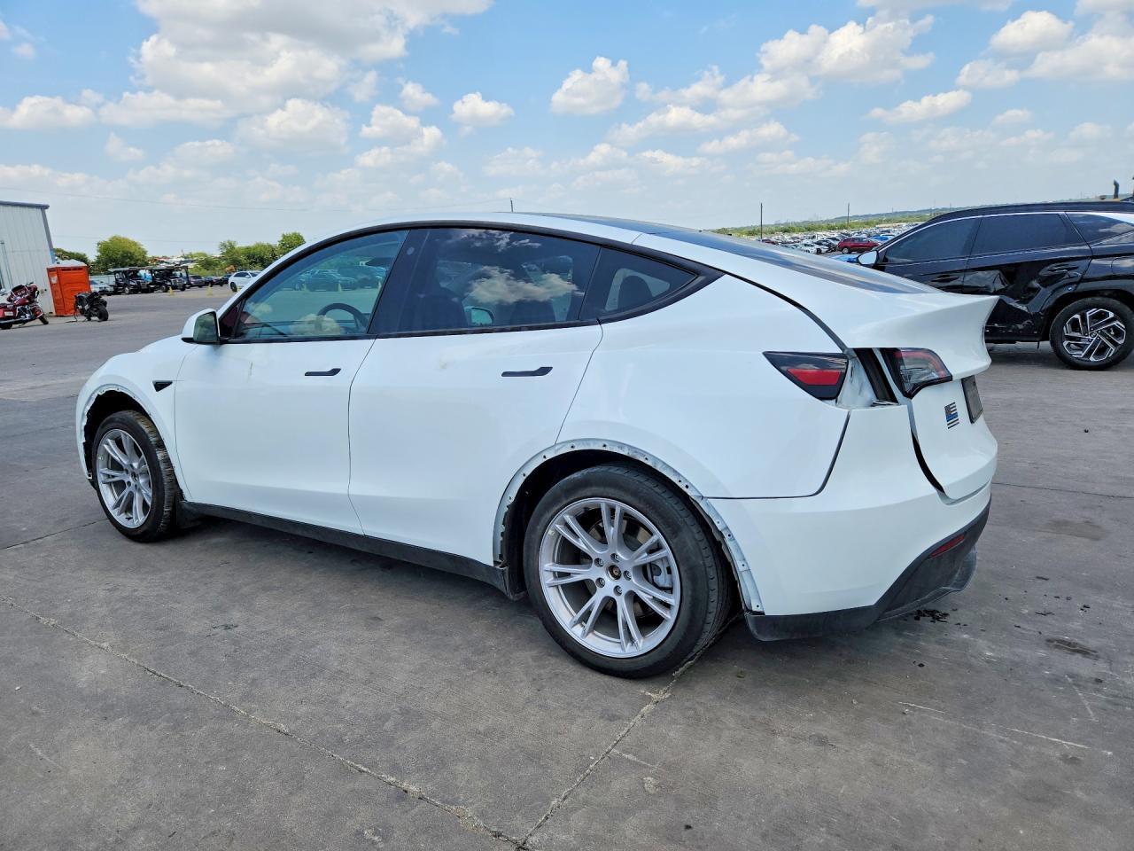 2023 Tesla Model Y - Фото 2