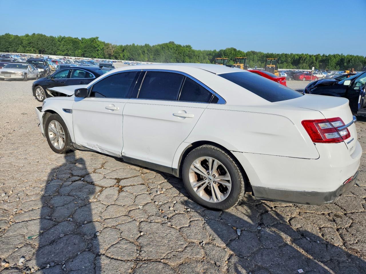 2019 Ford Taurus Se - Фото 2