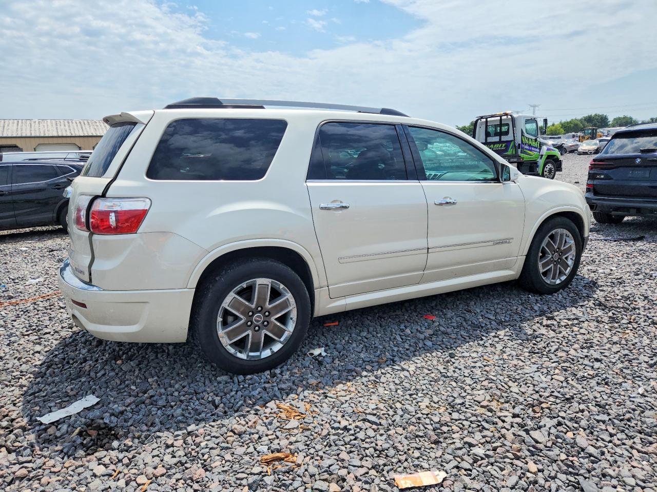 2011 GMC Acadia Denali - Image 3