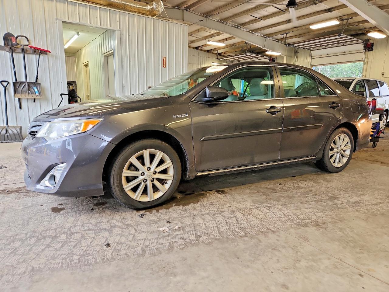 2014 Toyota Camry Hybrid Xle