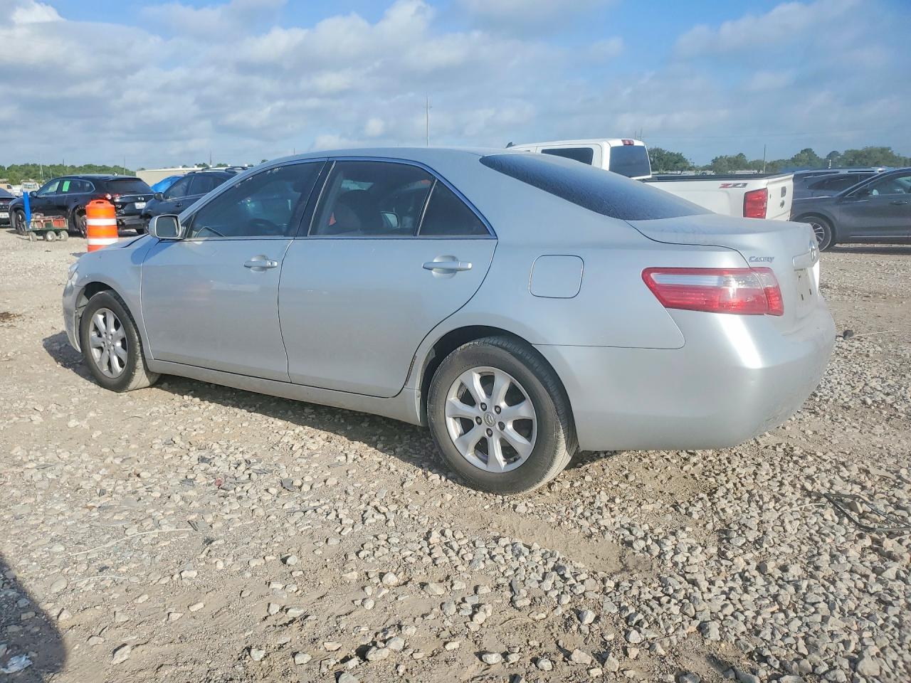 2007 Toyota Camry Le - Image 2