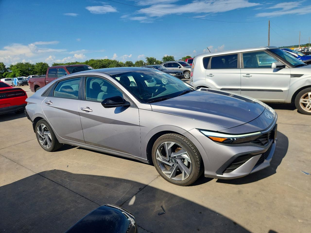 2025 Hyundai Elantra Sel Sport - Image 4