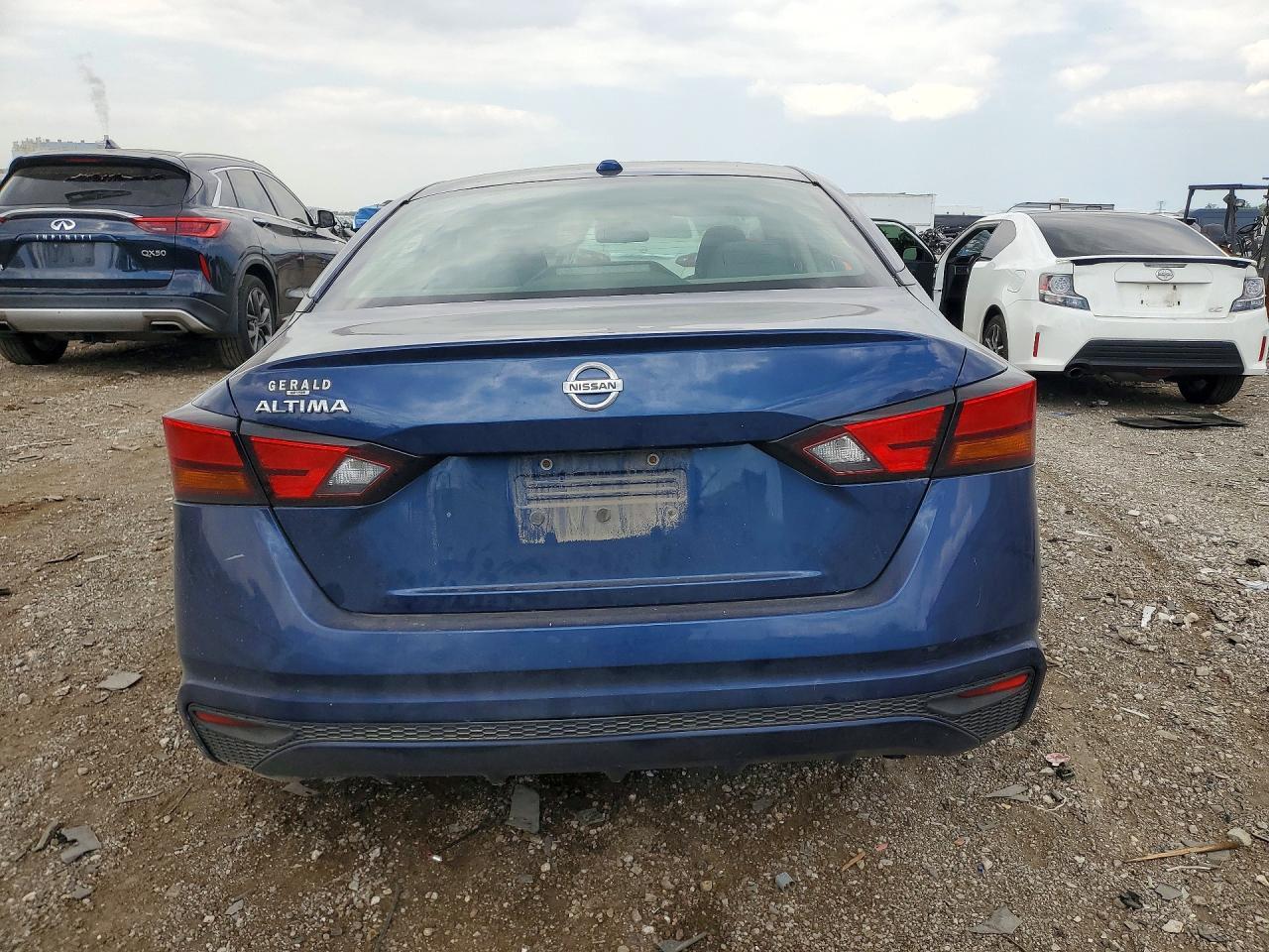 2020 Nissan Altima S - Фото 6