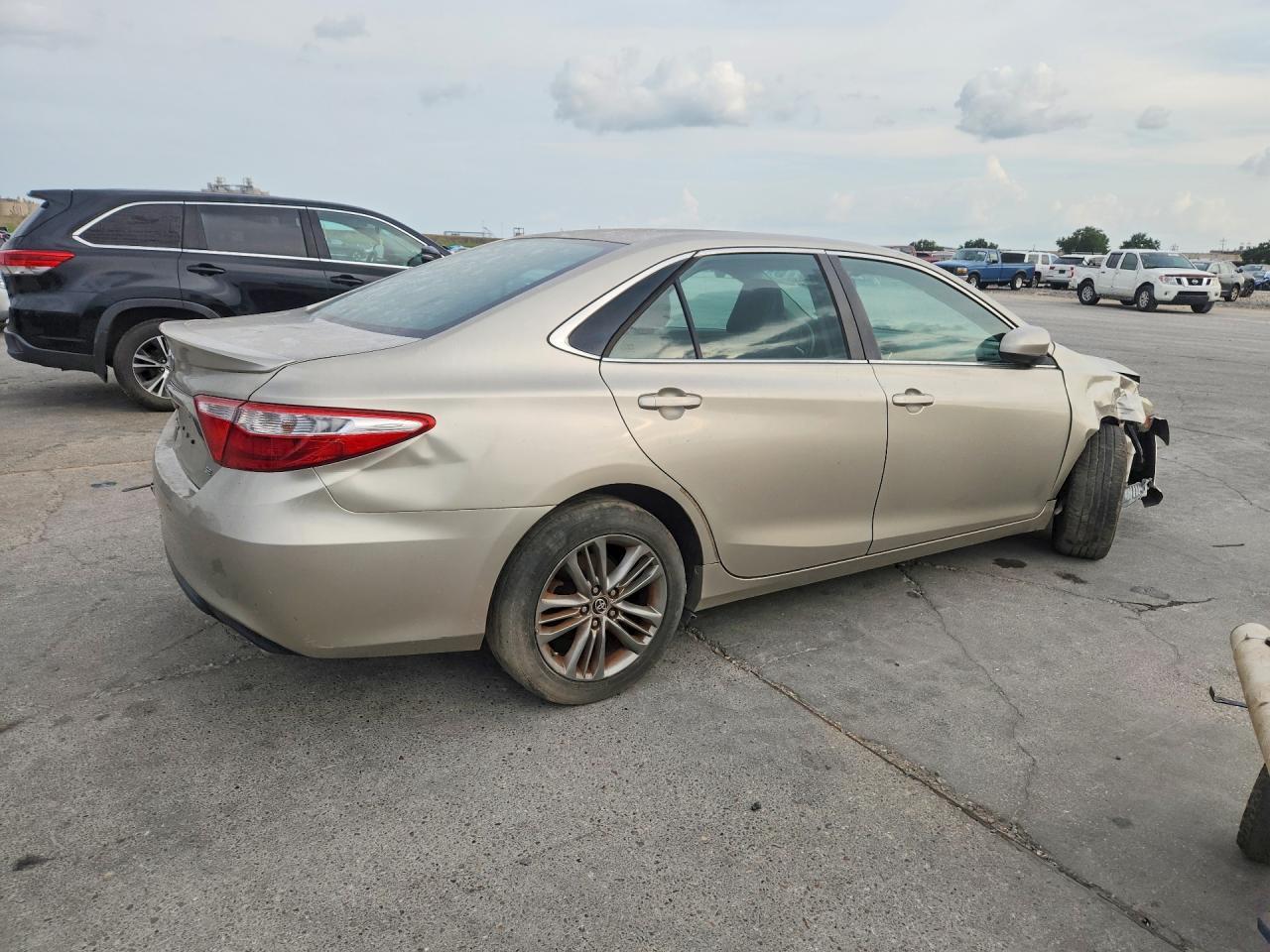 2016 Toyota Camry Se - Фото 3