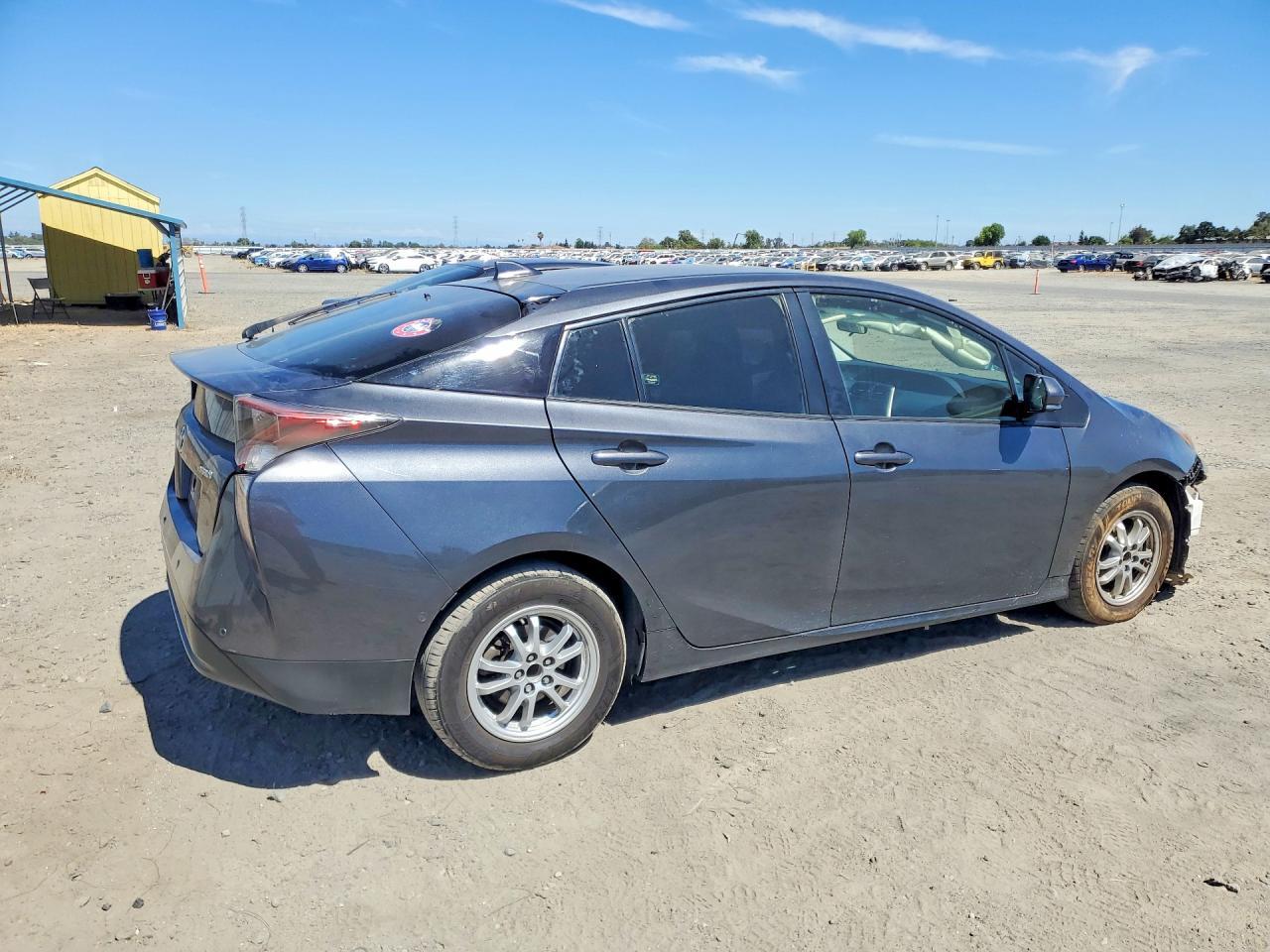 2018 Toyota Prius Three - Image 3
