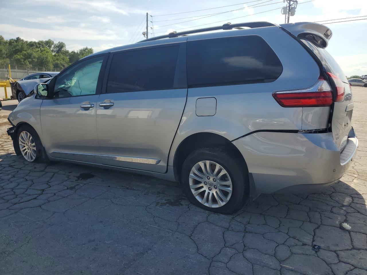 2015 Toyota Sienna Xle 8-Passenger - Фото 2