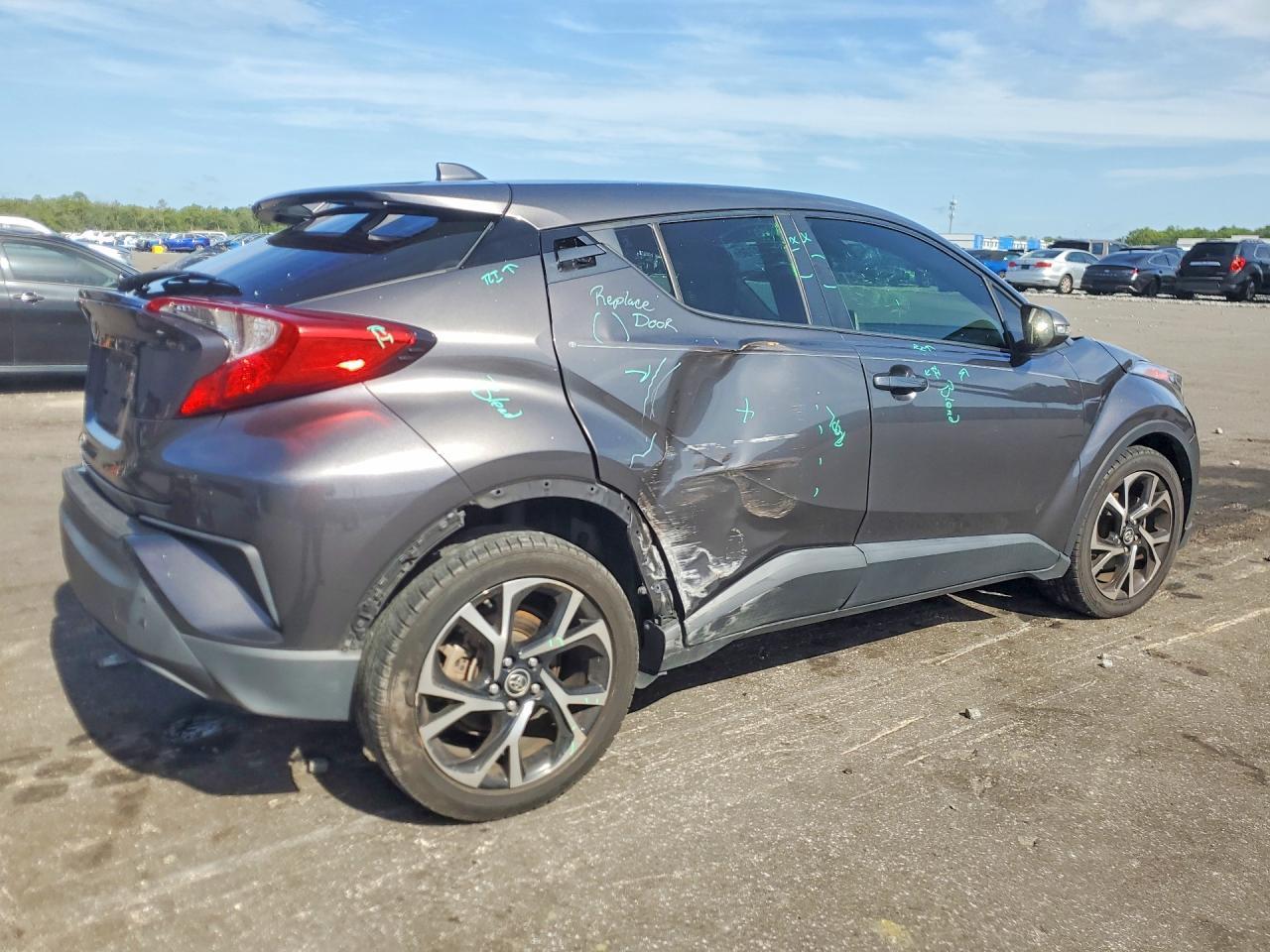 2019 Toyota C-Hr Xle - Image 3