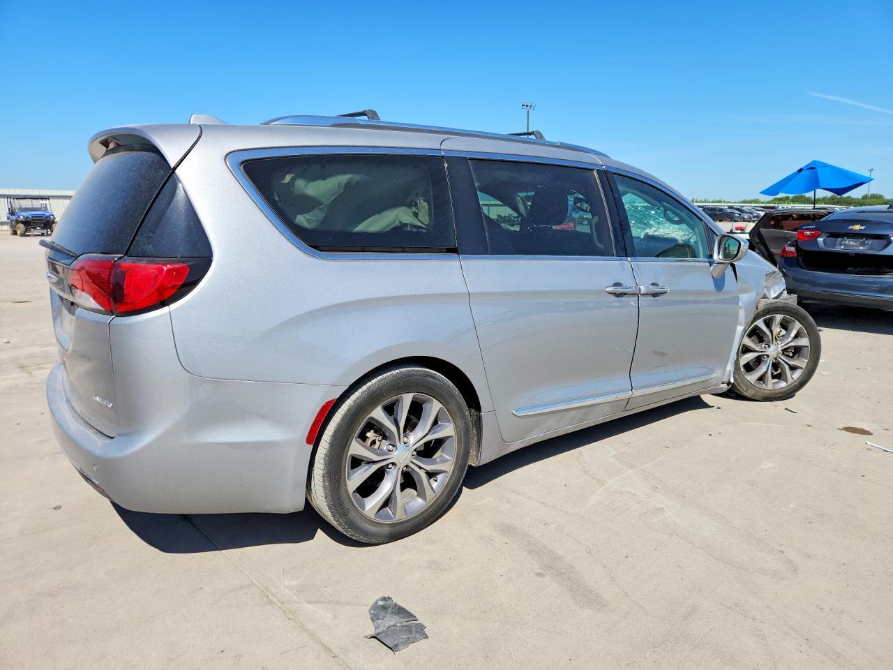2018 Chrysler Pacifica Limited - Фото 3