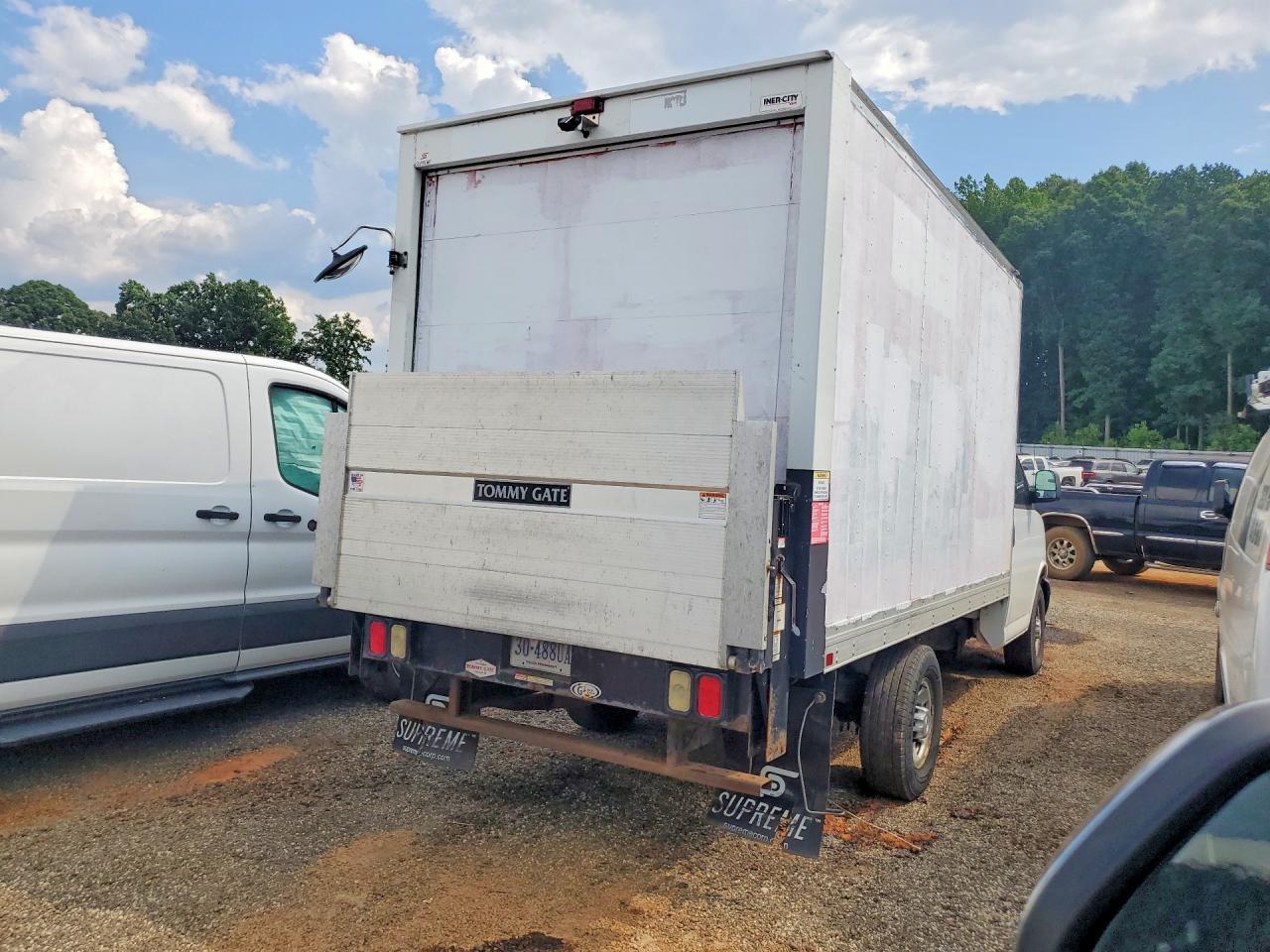 2021 Chevrolet Express Box Truck - Image 3