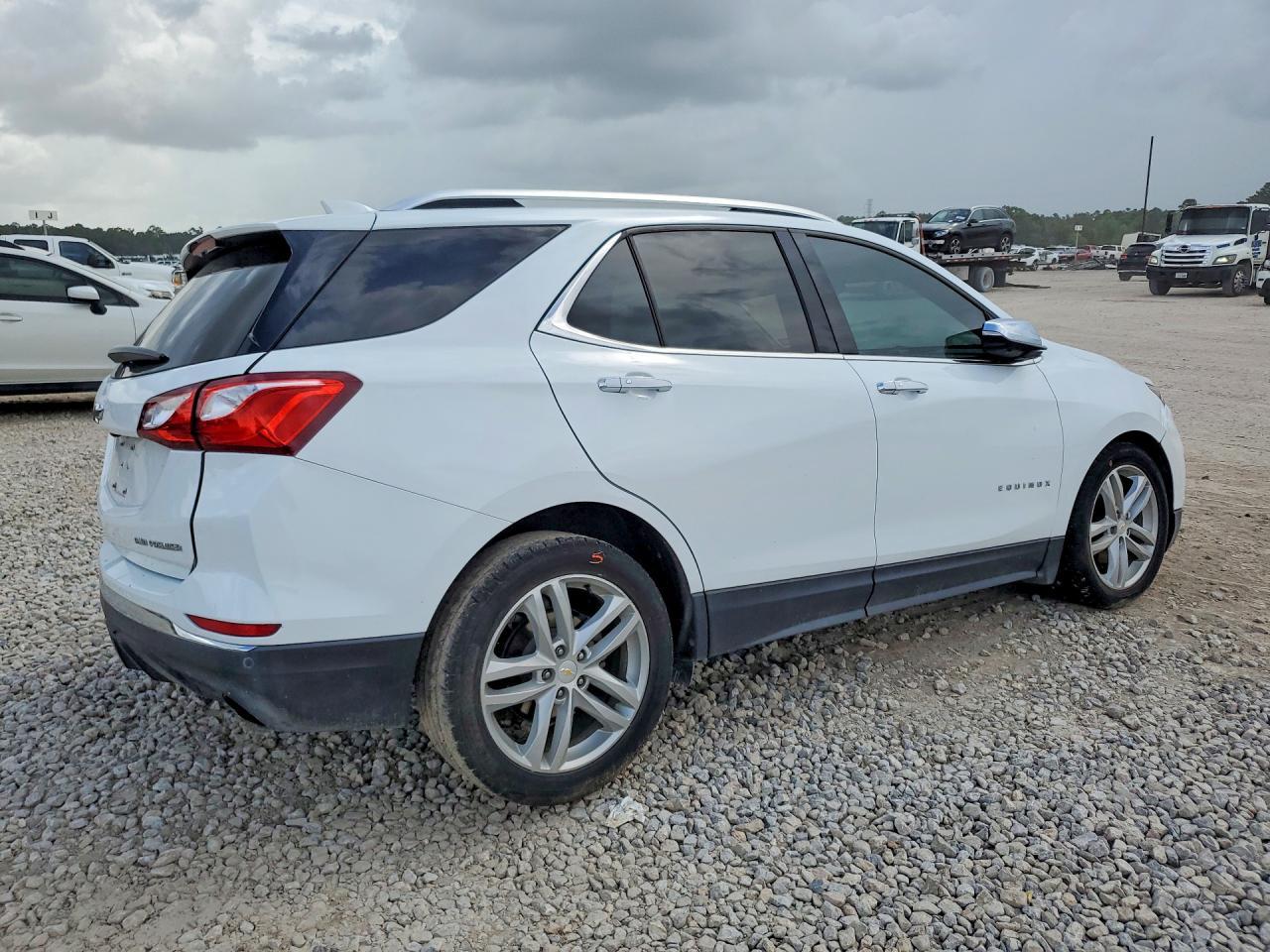 2019 Chevrolet Equinox Premier - Image 3