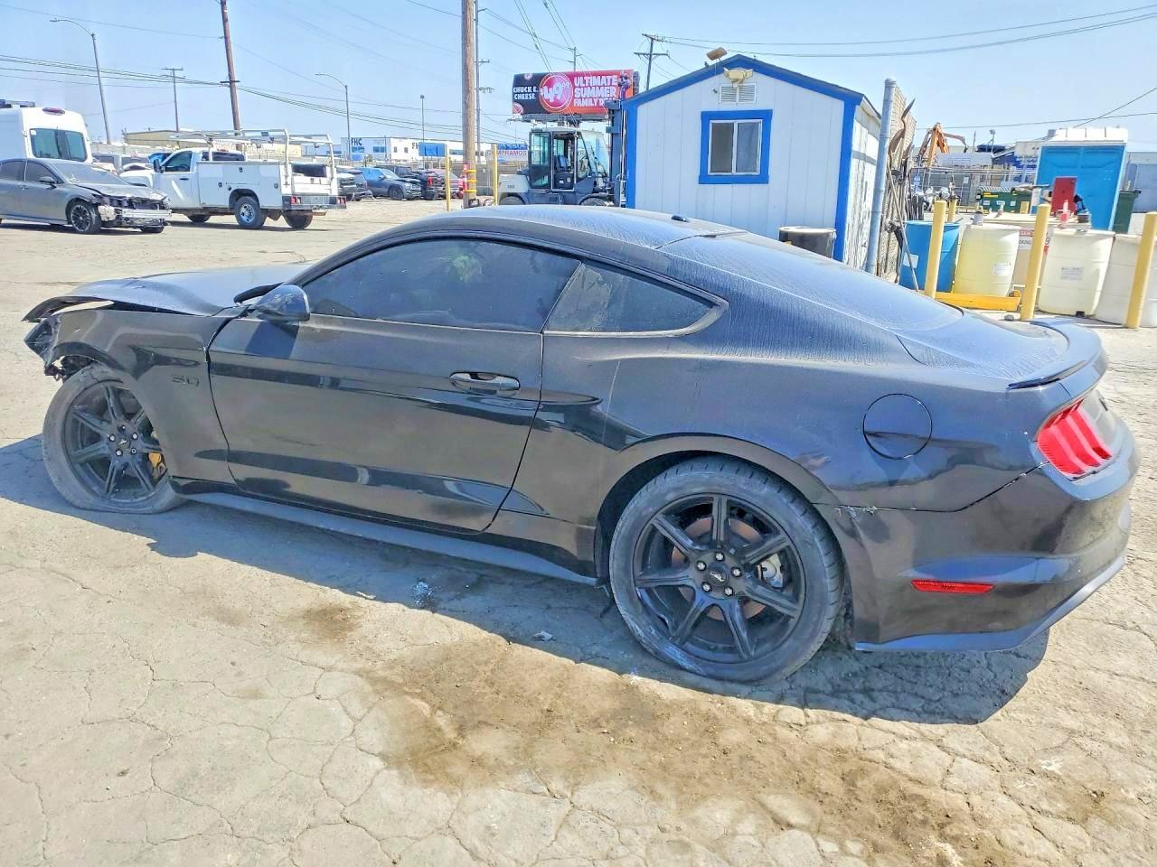 2020 Ford Mustang Gt - Фото 2