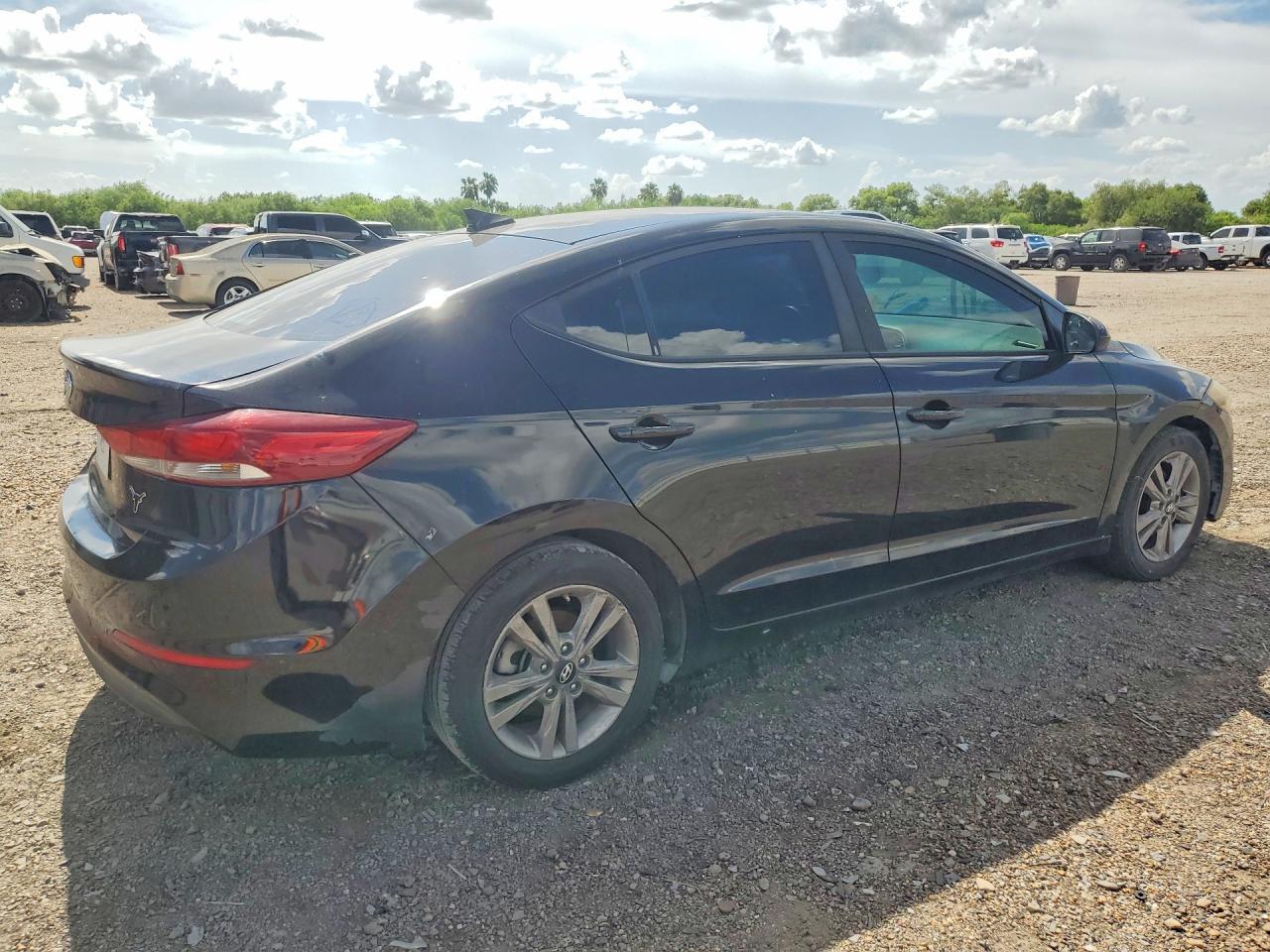 2018 Hyundai Elantra - Фото 3