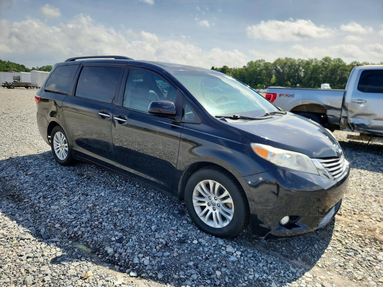 2016 Toyota Sienna Xle Premium 8-Passenger - Фото 4