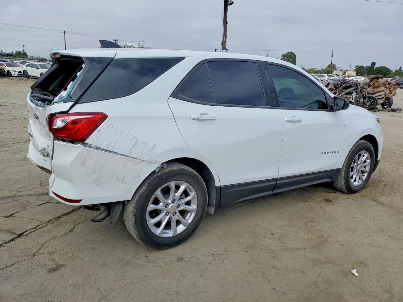 2018 Chevrolet Equinox Ls - Image 3