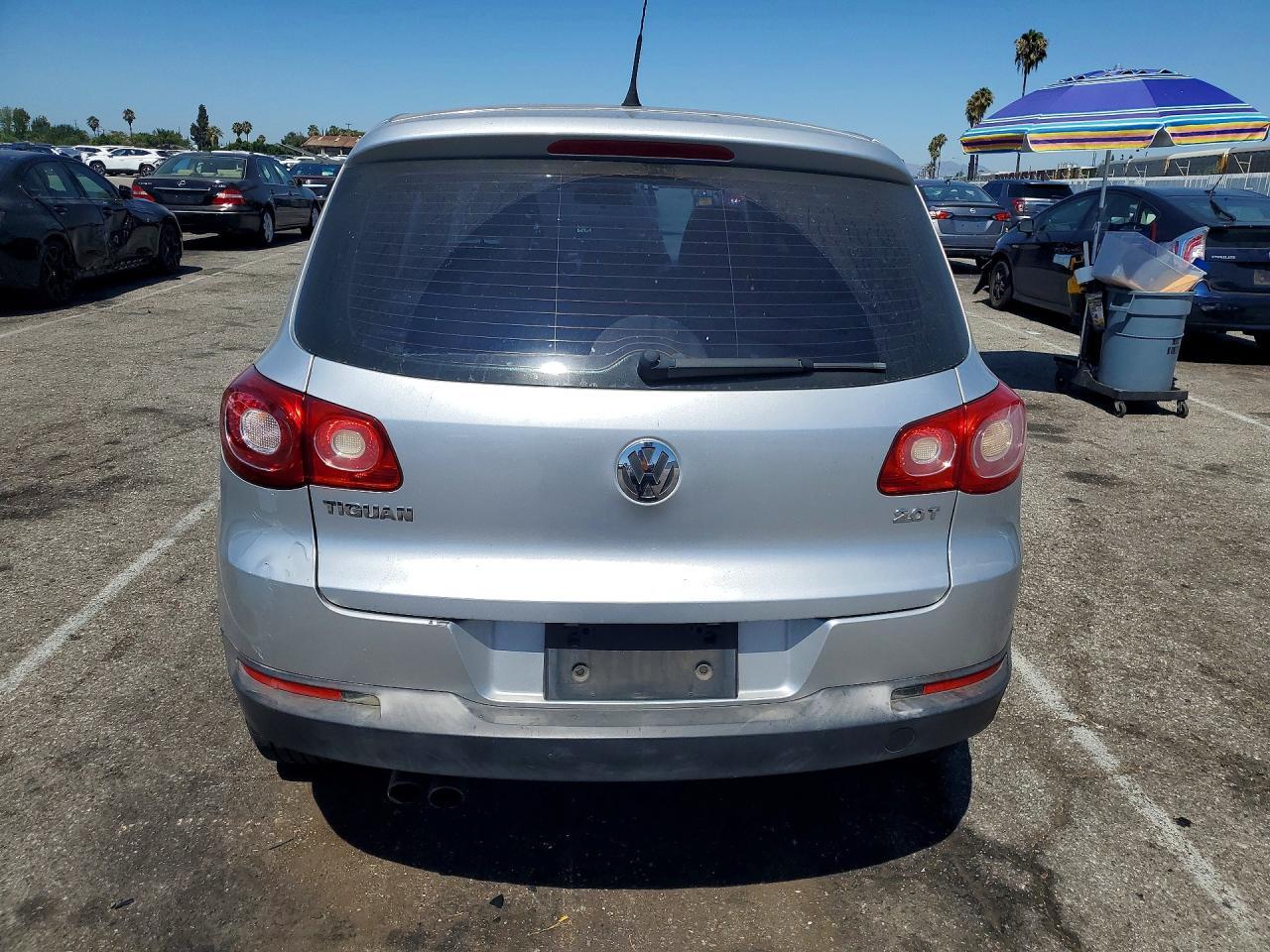 2011 Volkswagen Tiguan S - Image 6