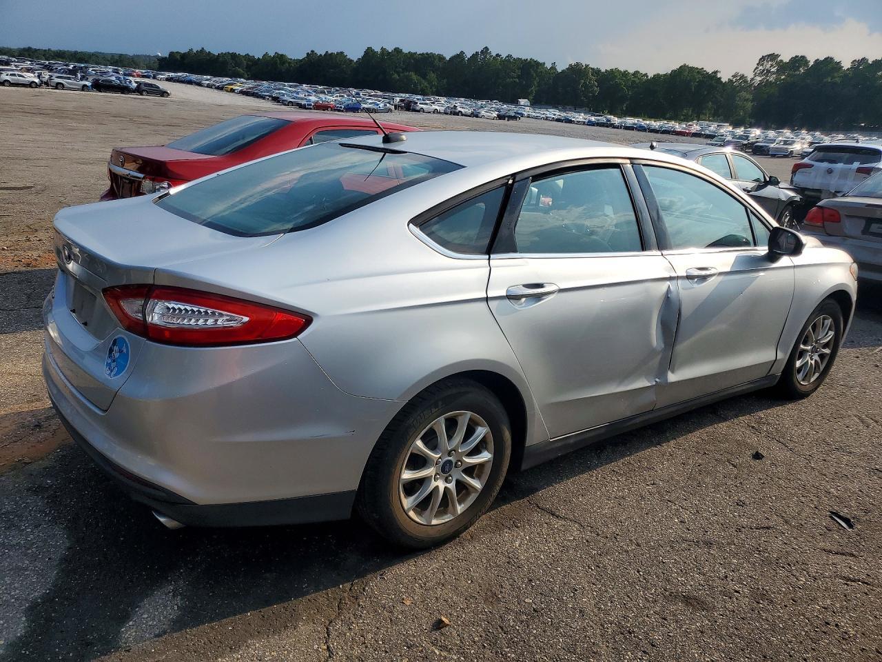 2015 Ford Fusion S - Фото 3