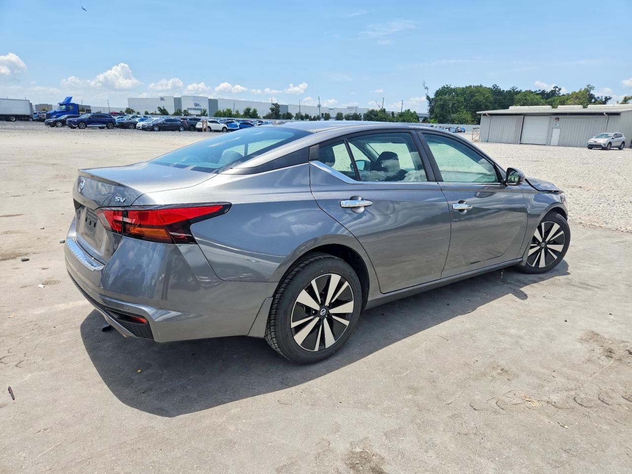 2022 Nissan Altima - Фото 3