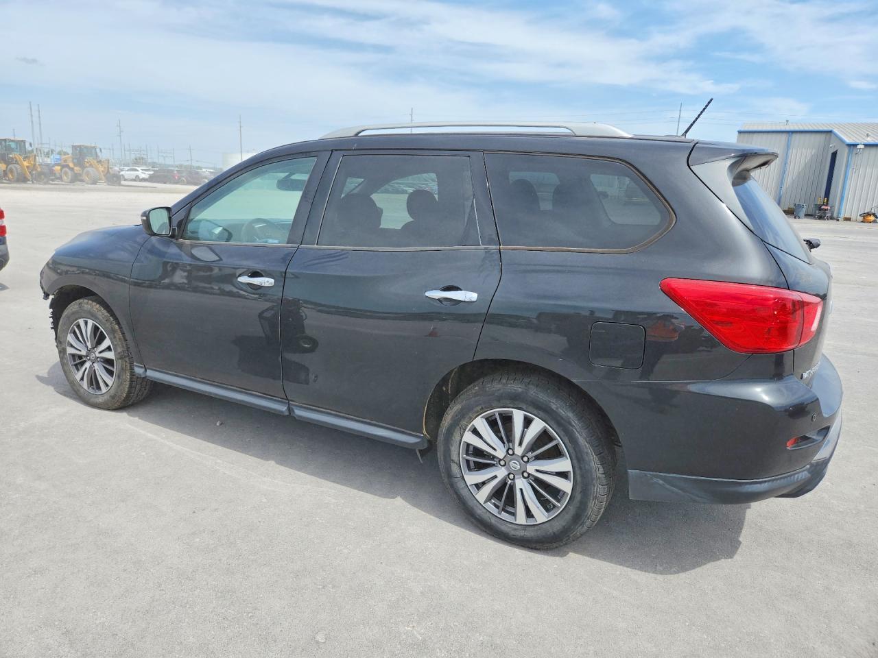 2018 Nissan Pathfinder Sv - Image 2