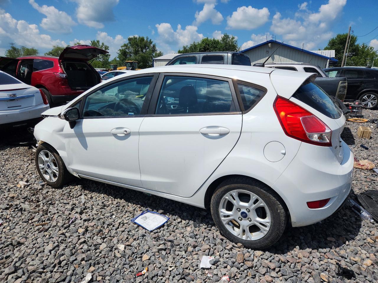 2016 Ford Fiesta Se - Фото 2