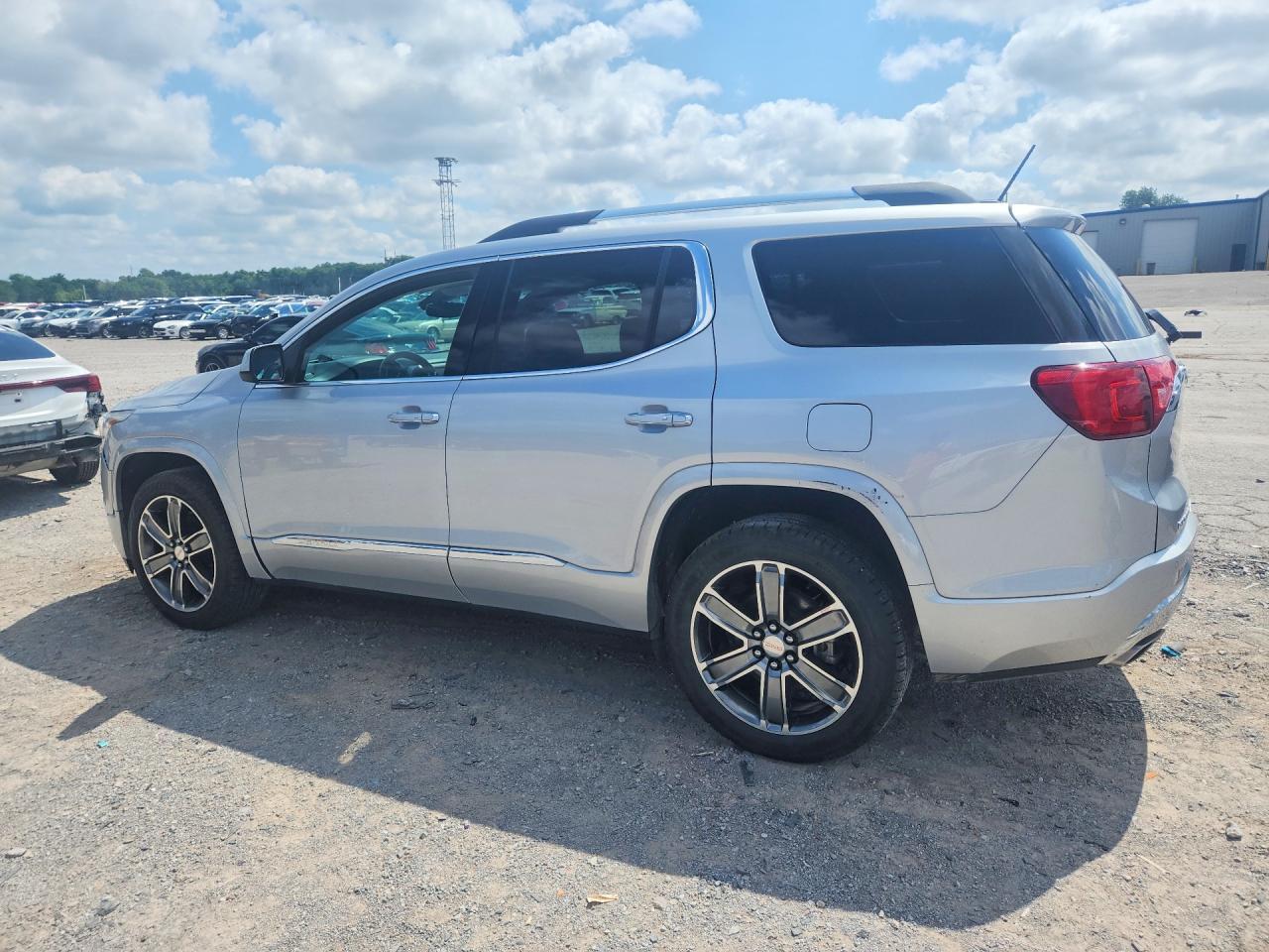 2017 GMC Acadia Denali - Фото 2