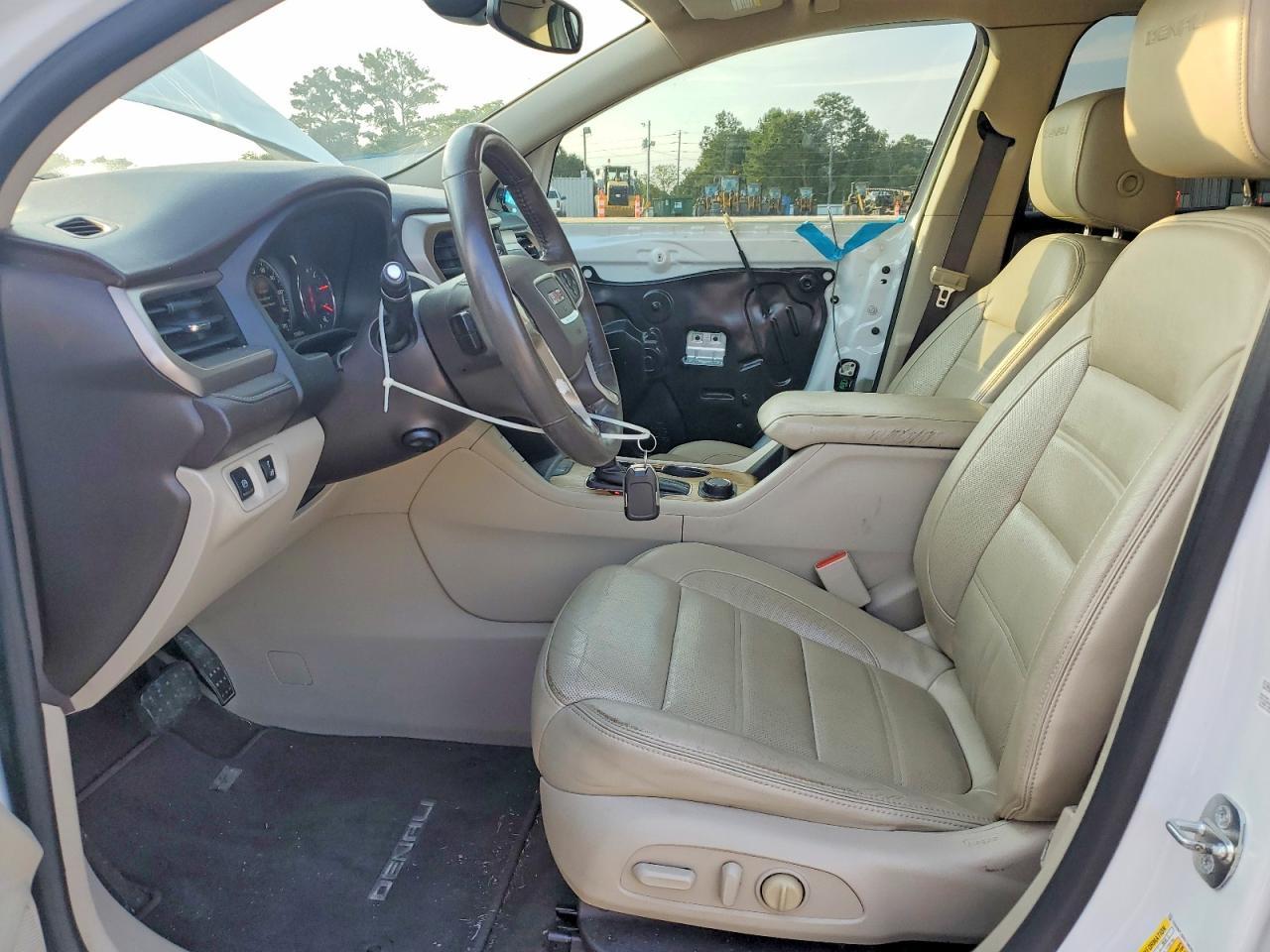 2017 GMC Acadia Denali - Фото 7