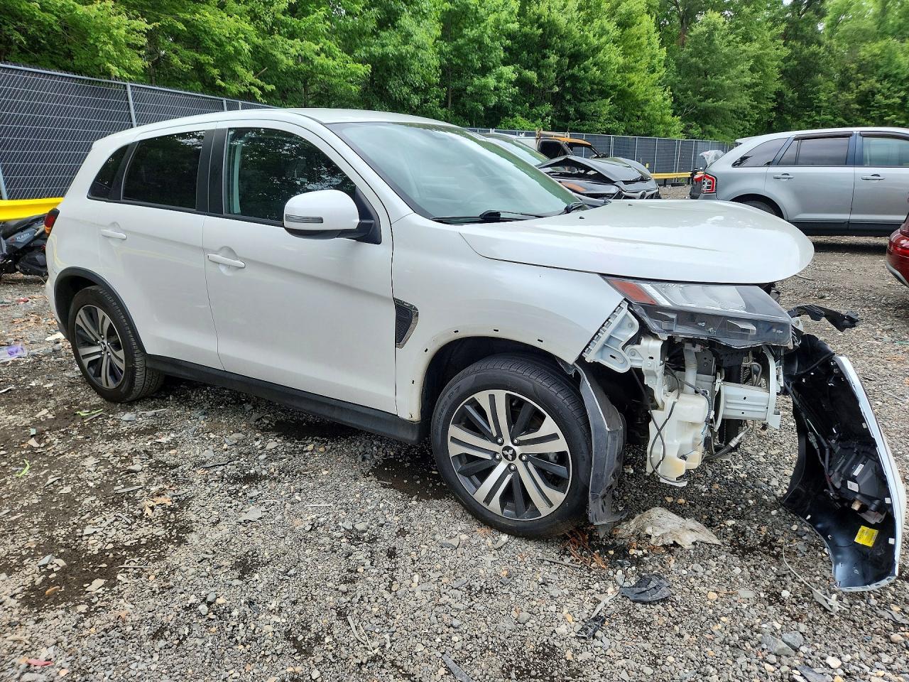 2021 Mitsubishi Outlander 4D Es - Фото 4