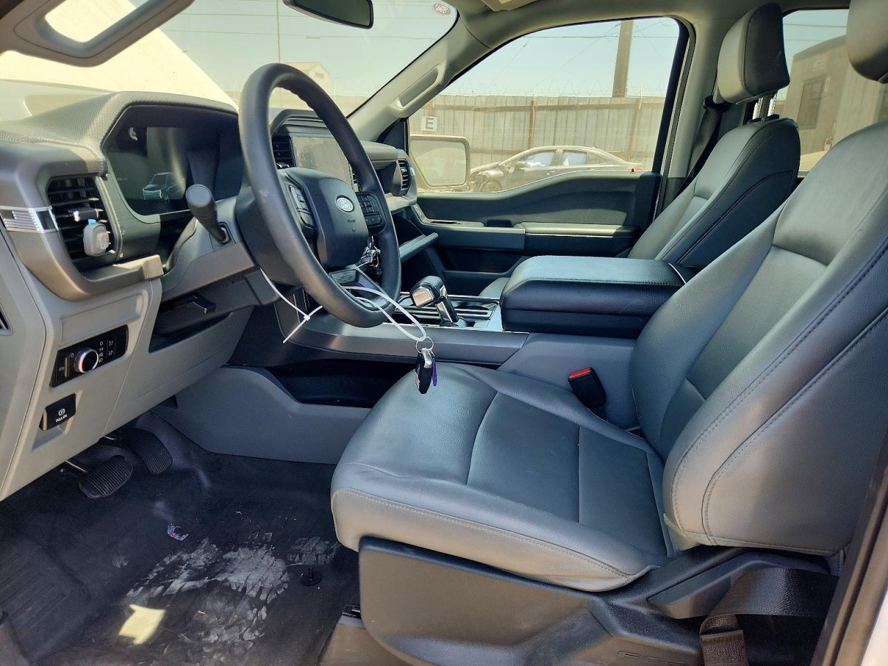 2025 Ford F150 Lightning Pro - Image 7