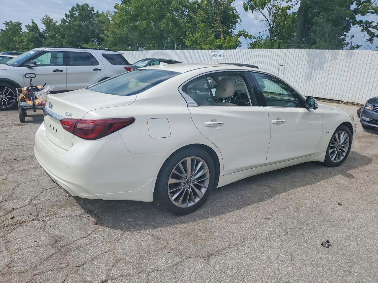 2019 Infiniti Q50 3.0T Luxe - Фото 3