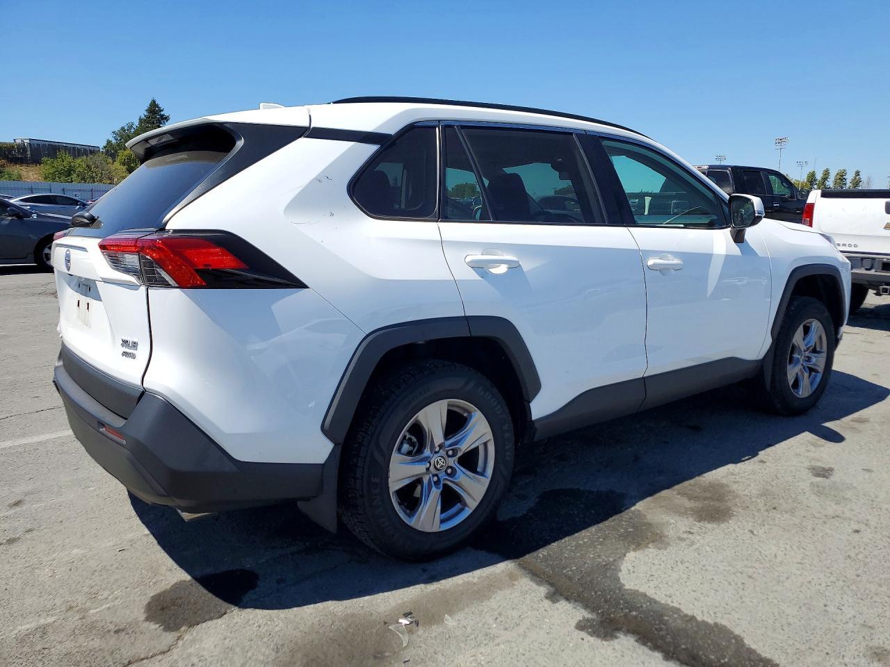 2022 Toyota Rav4 Xle - Image 3
