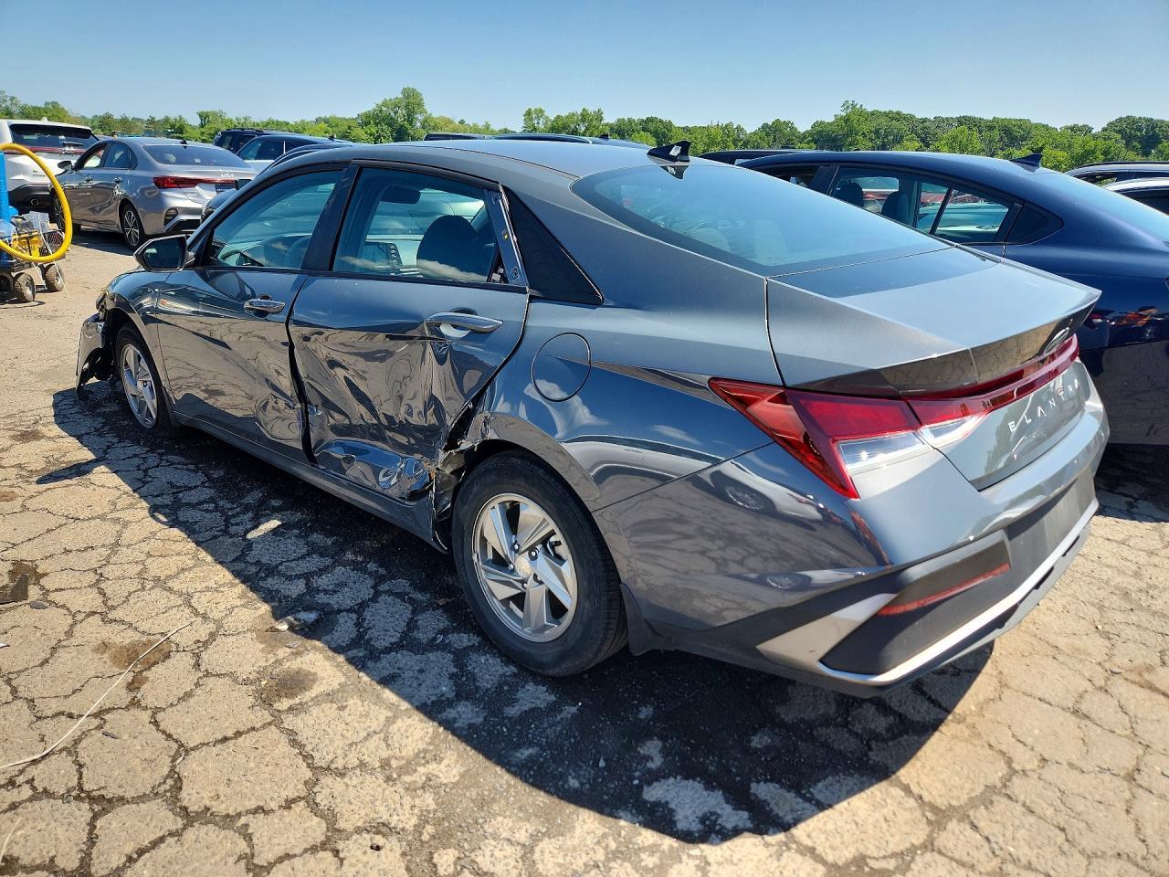 2026 Hyundai Elantra Se - Фото 2
