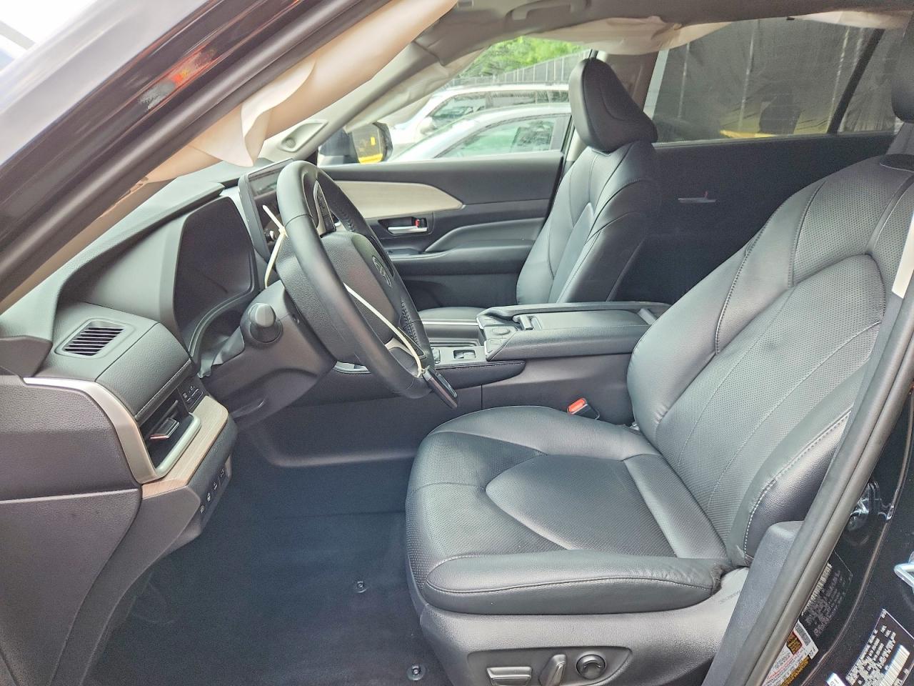 2025 Toyota Grand Highlander Hybrid Limited - Image 7