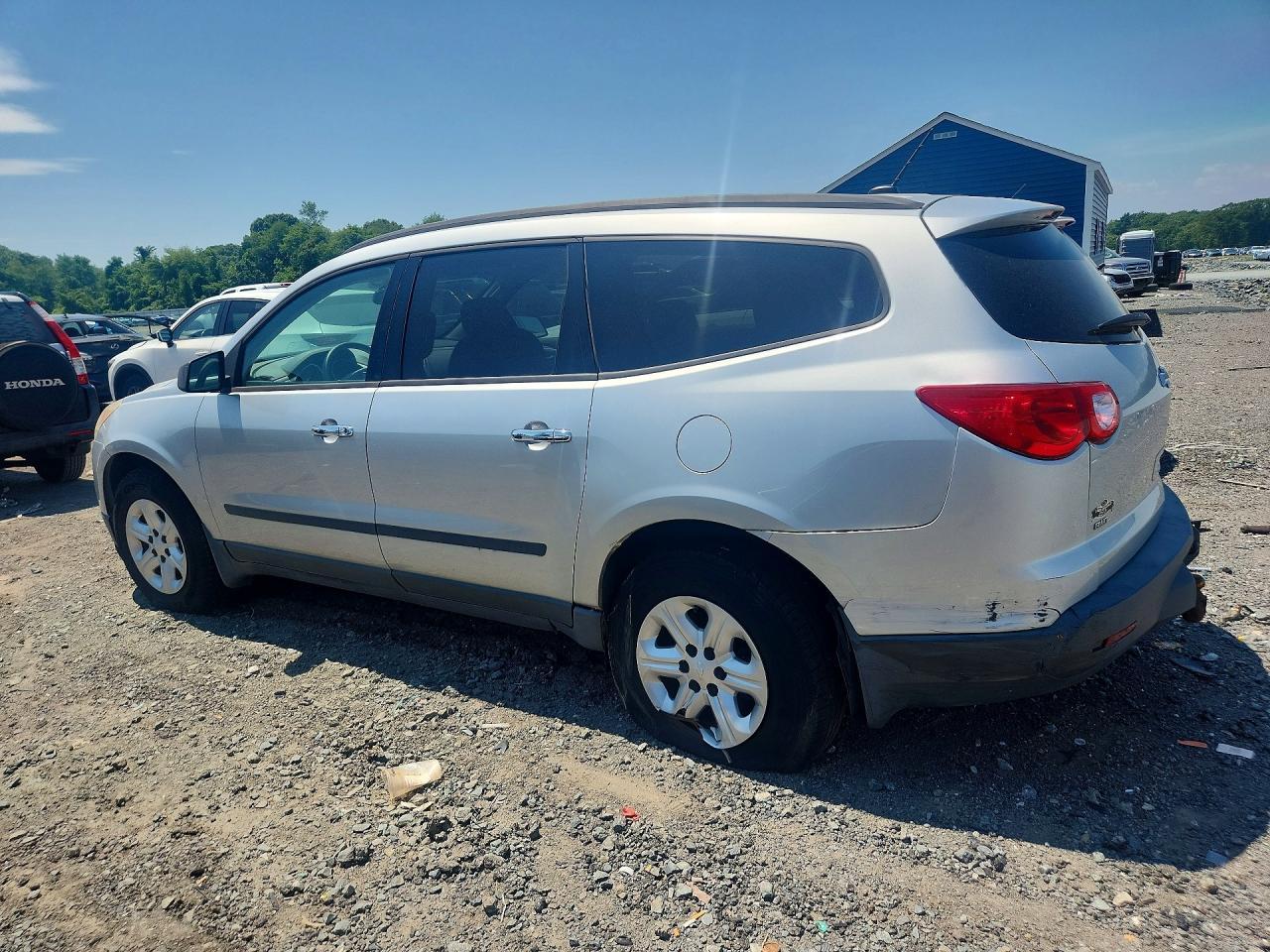 2010 Chevrolet Traverse Ls - Фото 2