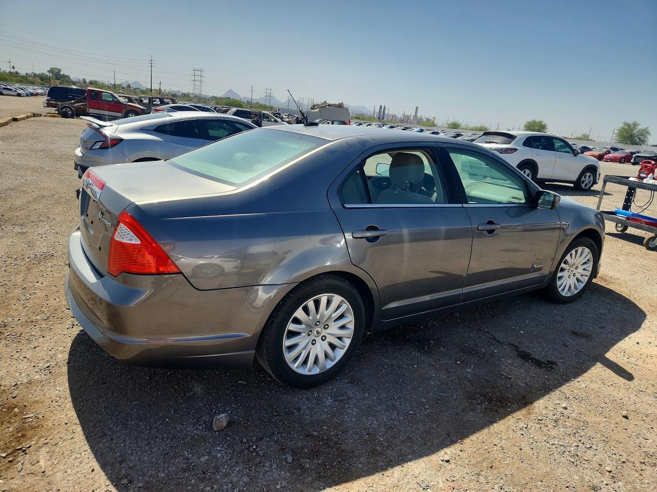 2010 Ford Fusion Hybrid - Image 3