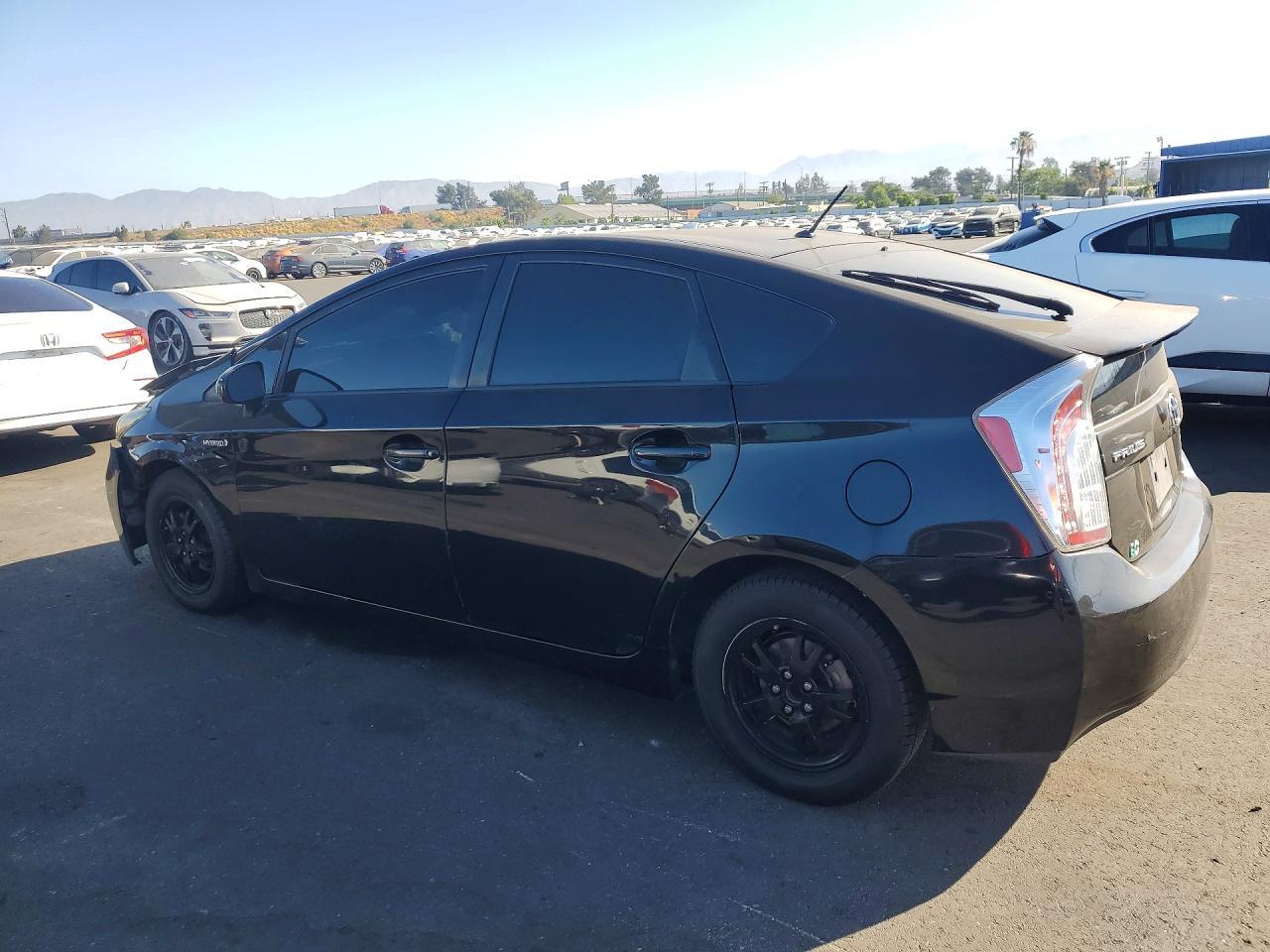 2014 Toyota Prius Two - Фото 2