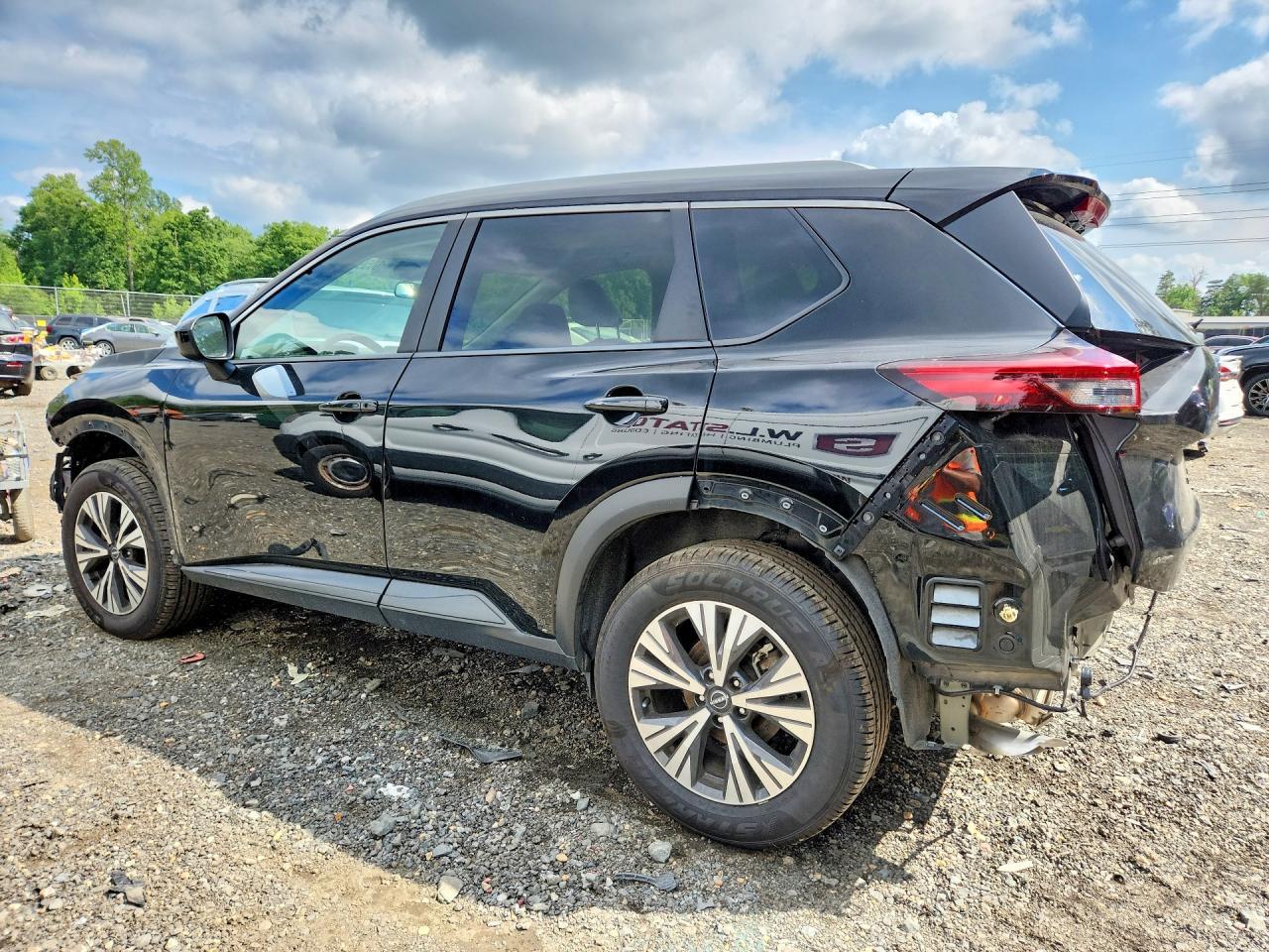 2023 Nissan Rogue Sv - Image 2