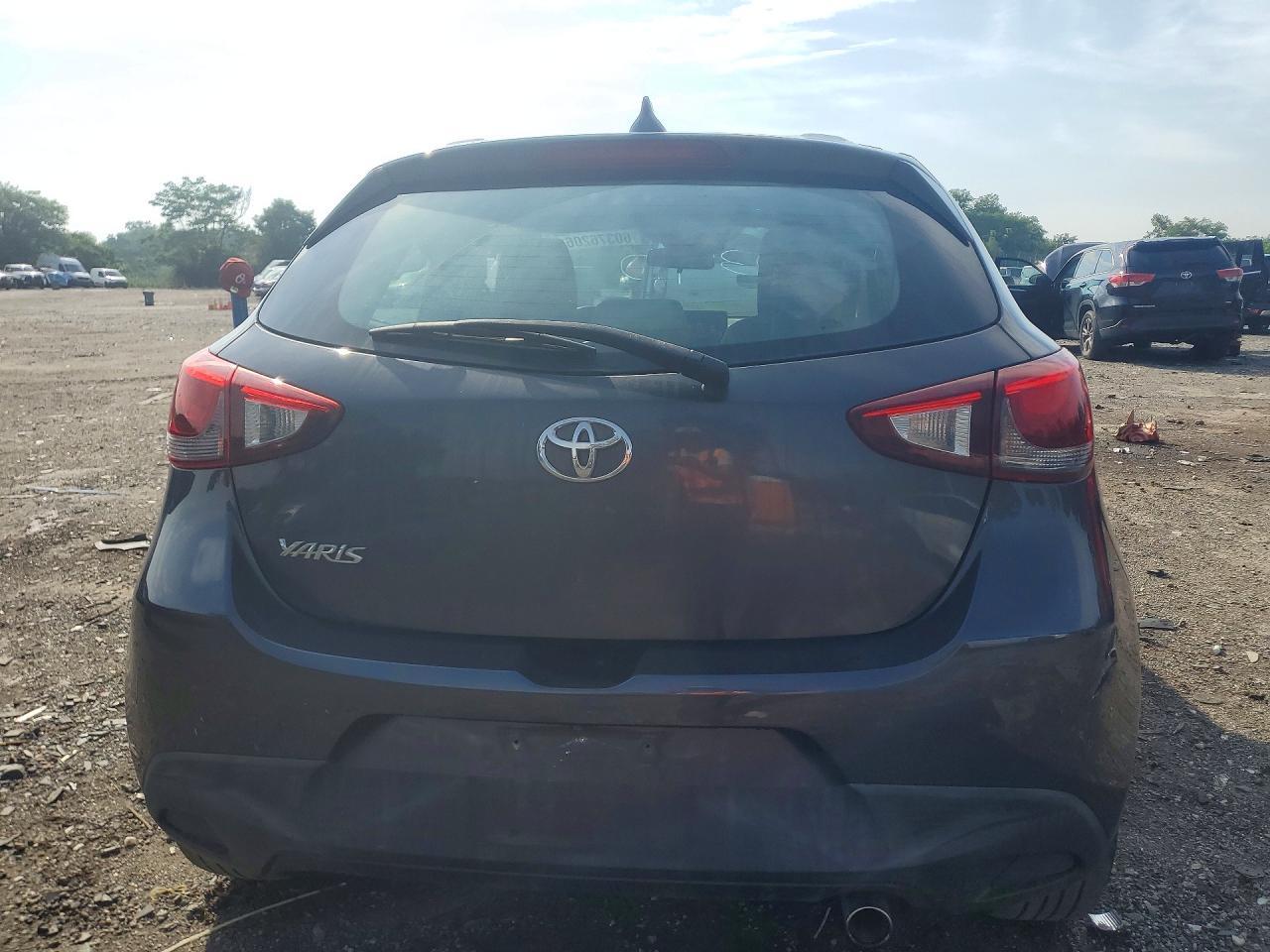 2020 Toyota Yaris Hatchback Le - Image 6