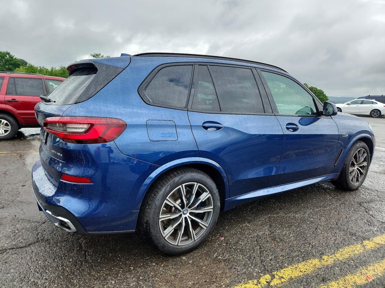 2022 BMW X5 xDrive45E - Фото 3