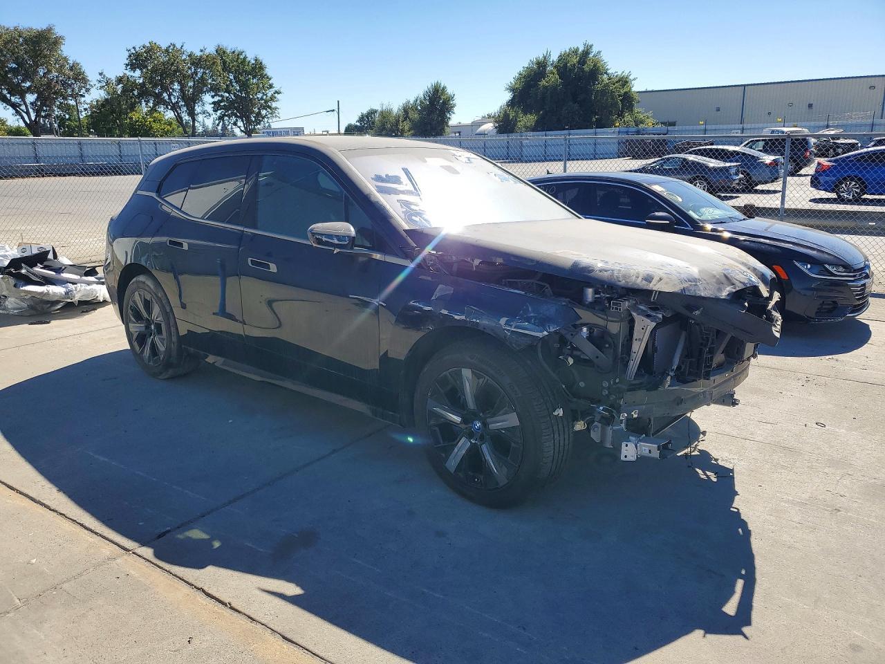 2024 BMW Ix xDrive50 - Фото 4
