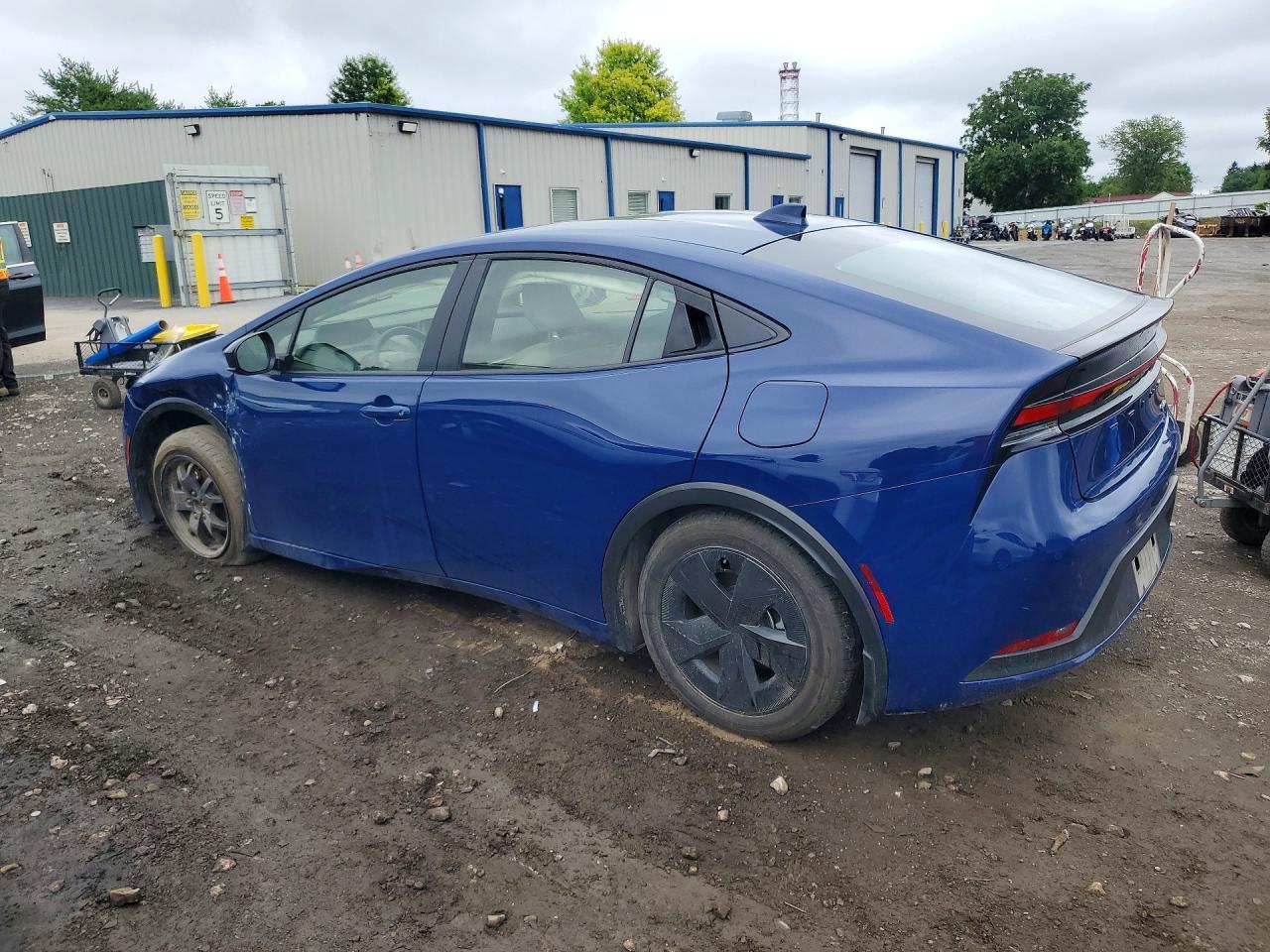 2025 Toyota Prius Le - Фото 2