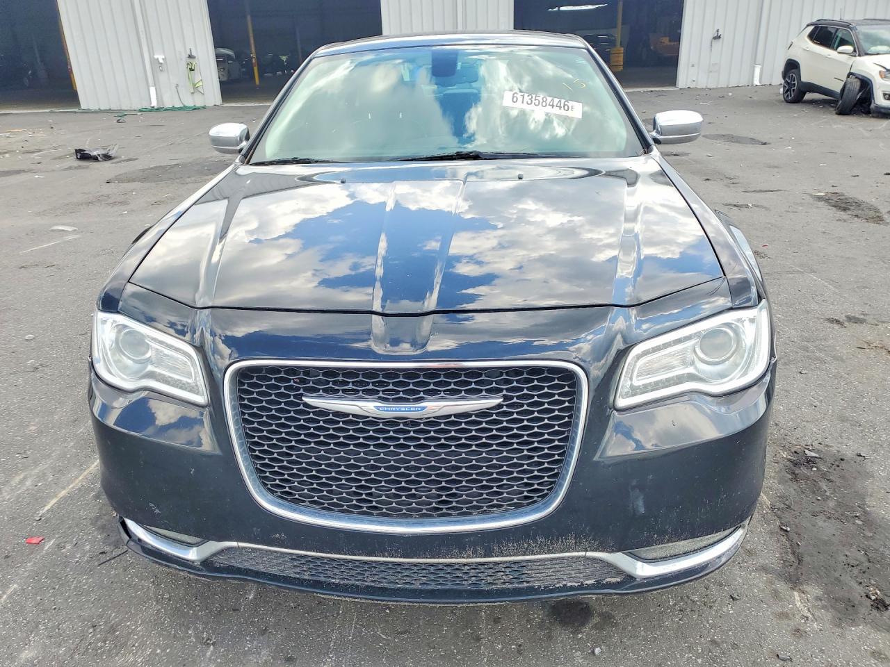 2018 Chrysler 300 Limited - Фото 5