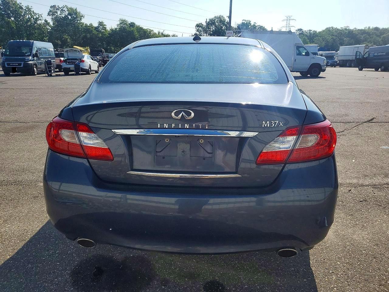 2011 Infiniti M37 X - Фото 6