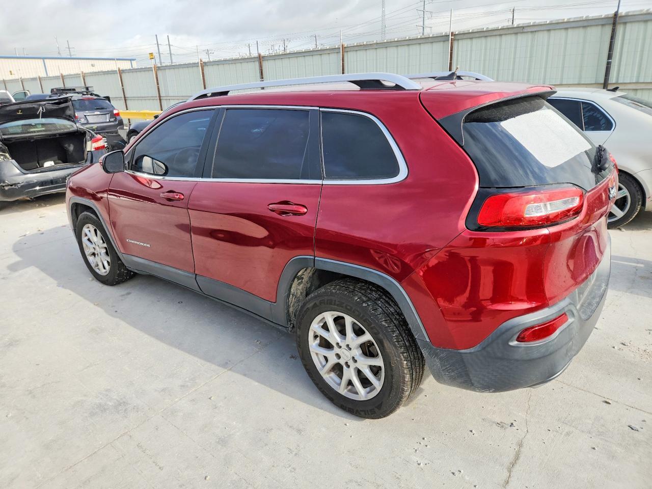 2015 Jeep Cherokee Latitude - Фото 2