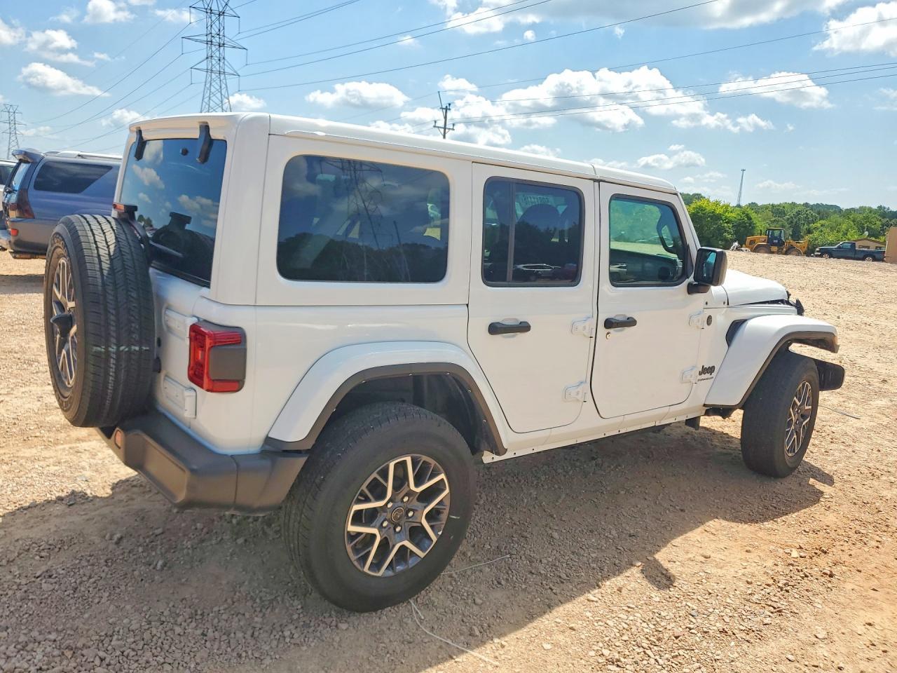 2025 Jeep Wrangler Sahara - Фото 3
