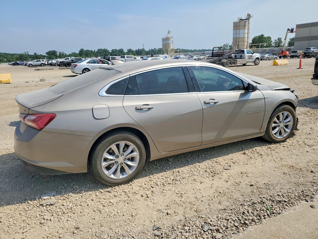 2022 Chevrolet Malibu Lt - Фото 3