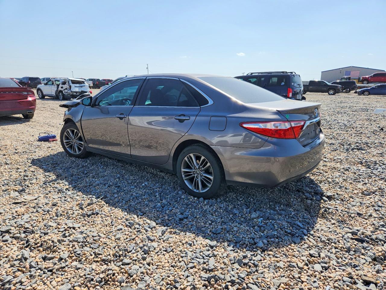 2017 Toyota Camry Se - Фото 2