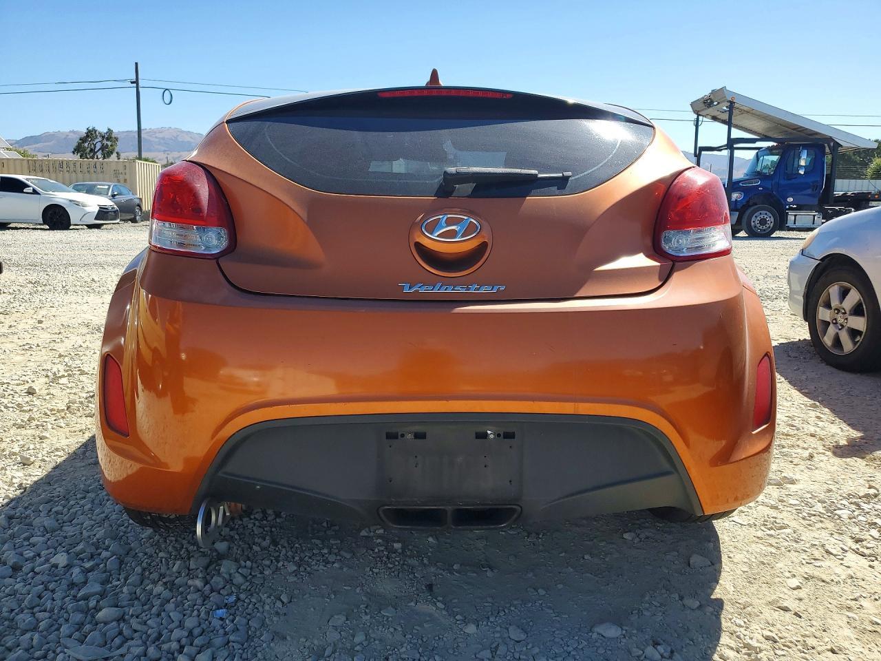 2013 Hyundai Veloster Base - Фото 6