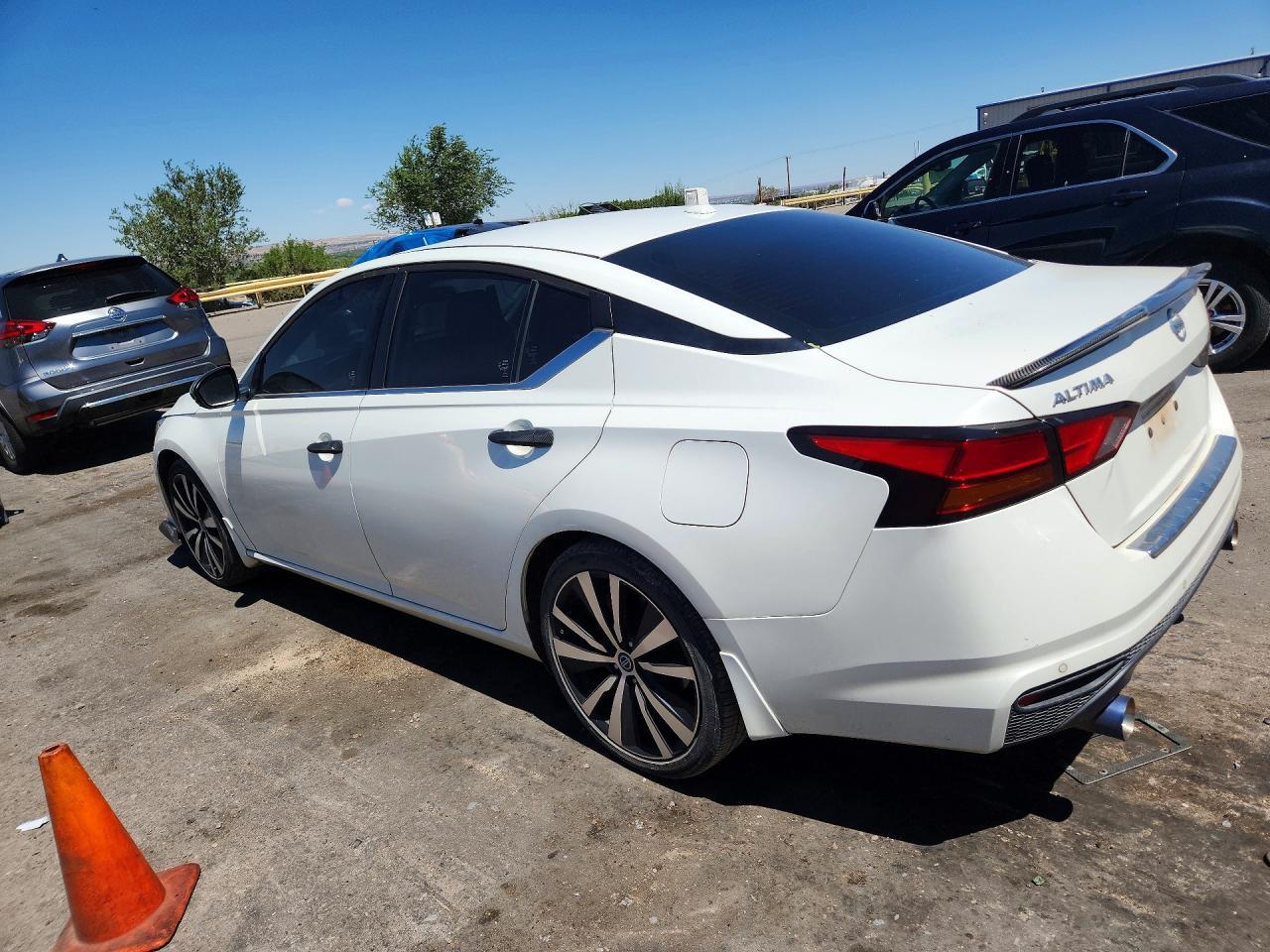 2021 Nissan Altima Sr - Фото 2