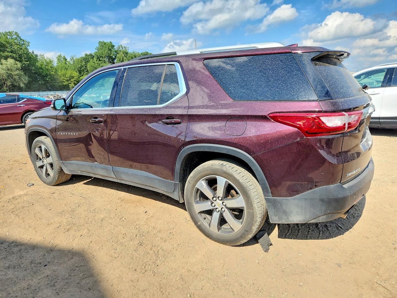 2018 Chevrolet Traverse Lt - Фото 2